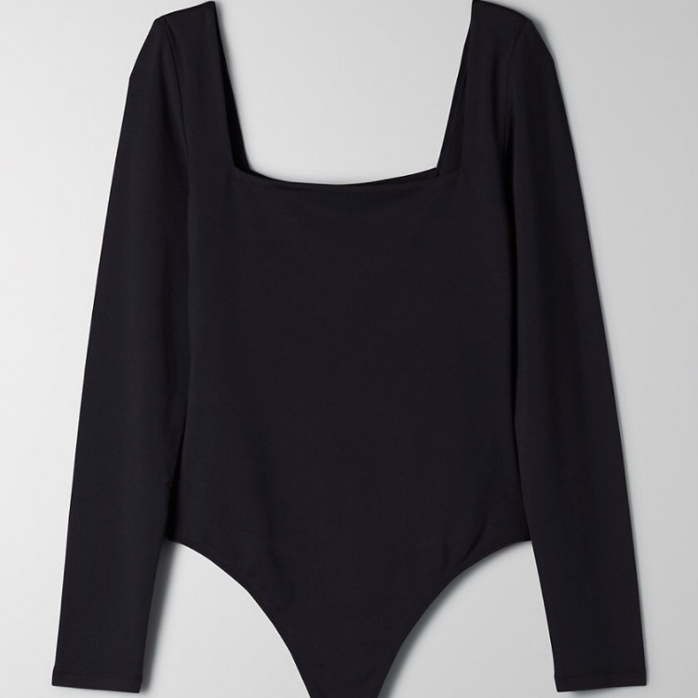 NWOT Aritzia Babaton Contour Longsleeve Bodysuit